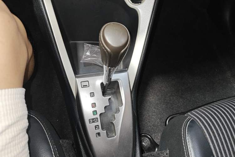 Used Toyota YARiS L Zhi Xuan 2015 1.5G Automatic Xuan Dong Sunroof Special Edition Gear Lever