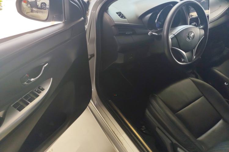 Used Toyota YARiS L Zhi Xuan 2015 1.5E Automatic Charm Edition Interior 3
