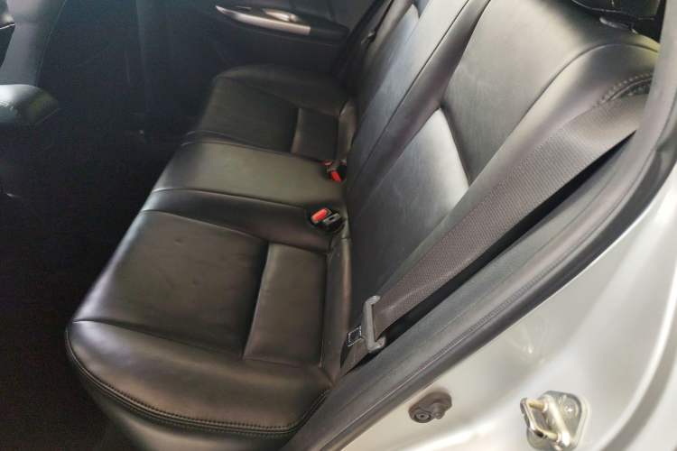 Used Toyota YARiS L Zhi Xuan 2015 1.5E Automatic Charm Edition Interior 4