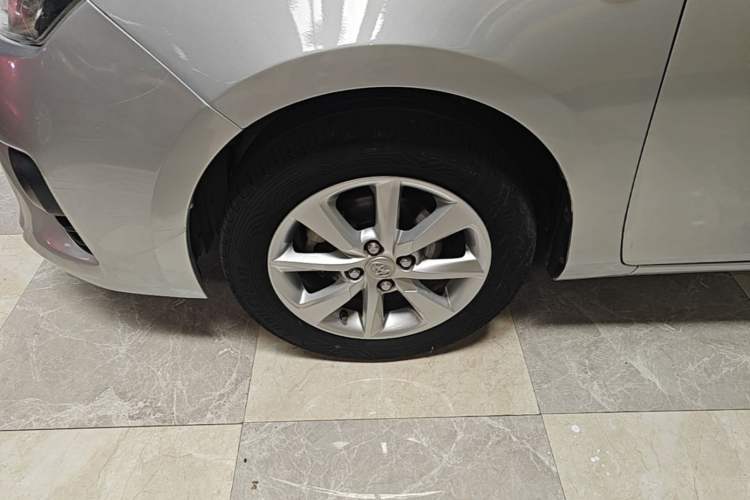 Used Toyota YARiS L Zhi Xuan 2015 1.5G Automatic Xuan Dong Sunroof Special Edition Left Front Wheel Hub