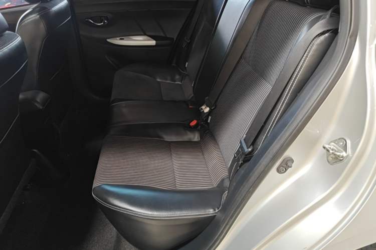 Used Toyota YARiS L Zhi Xuan 2015 1.5G Automatic Xuan Dong Sunroof Special Edition Left Rear Seat