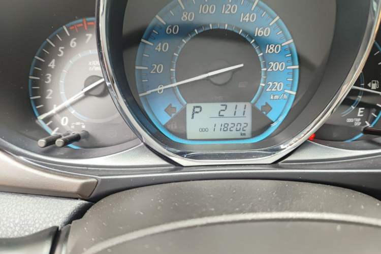 Used Toyota YARiS L Zhi Xuan 2015 1.5E Automatic Charm Edition Odometer Close Up