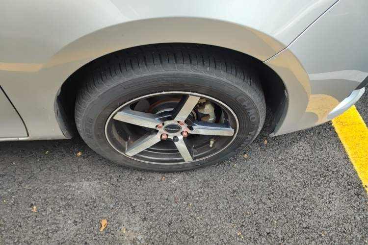 Used Toyota YARiS L Zhi Xuan 2015 1.5E Automatic Charm Edition Right Front Wheel Hub