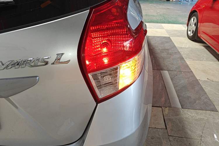 Used Toyota YARiS L Zhi Xuan 2015 1.5G Automatic Xuan Dong Sunroof Special Edition Right Rear Taillight
