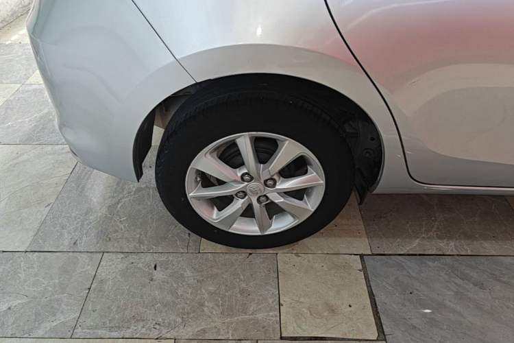 Used Toyota YARiS L Zhi Xuan 2015 1.5G Automatic Xuan Dong Sunroof Special Edition Right Rear Wheel Hub
