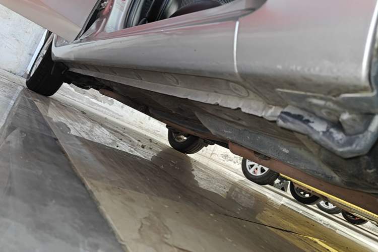 Used Toyota YARiS L Zhi Xuan 2015 1.5G Automatic Xuan Dong Sunroof Special Edition Right Side Sill