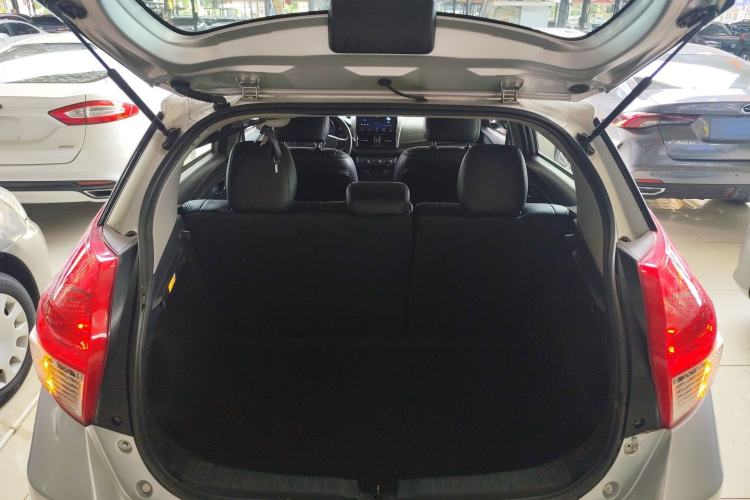 Used Toyota YARiS L Zhi Xuan 2015 1.5E Automatic Charm Edition Trunk