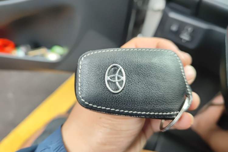 Used Toyota YARiS L Zhi Xuan 2015 1.5E Automatic Charm Edition Vehicle Key