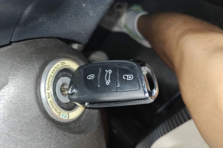 Used Toyota YARiS L Zhi Xuan 2015 1.5G Automatic Xuan Dong Sunroof Special Edition Vehicle Key