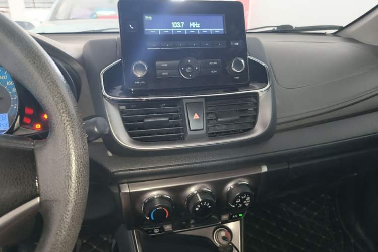 Used Toyota YARiS L Zhi Xuan 2015 1.5E Automatic Charm Edition Audio And AC Panel