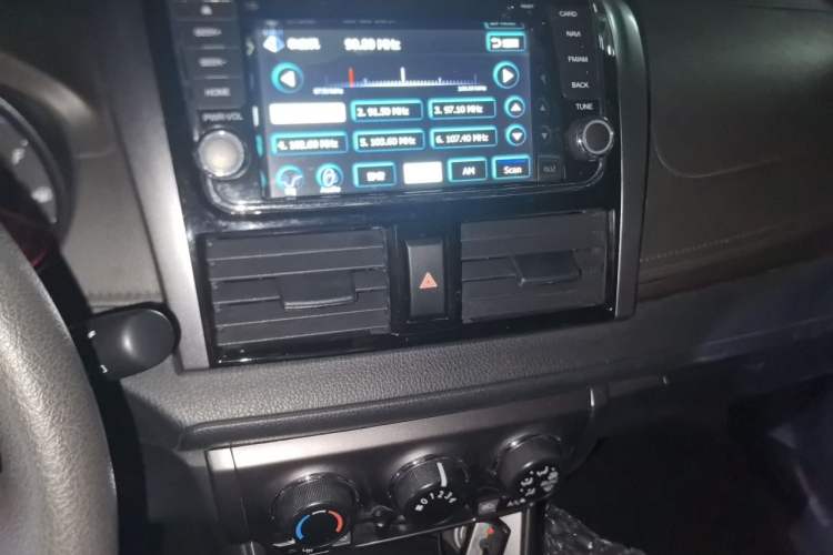 Used Toyota YARiS L Zhi Xuan 2015 1.5E Automatic Charm Edition Audio And AC Panel