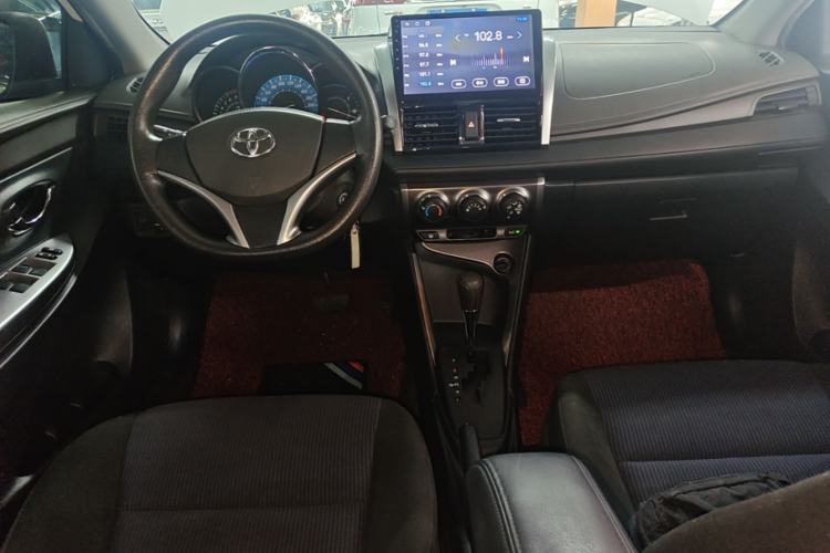 Used Toyota YARiS L Zhi Xuan 2015 1.5E Automatic Charm Edition Center Console