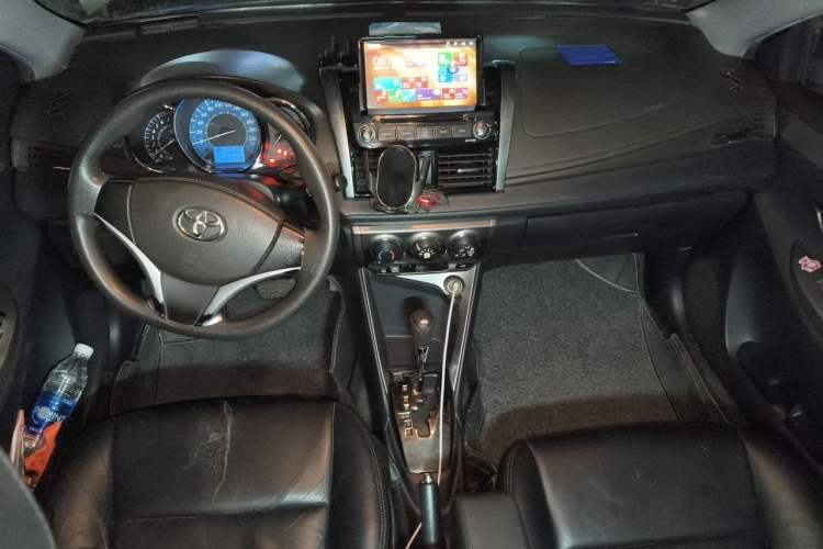 Used Toyota YARiS L Zhi Xuan 2015 1.5E Automatic Charm Edition Center Console