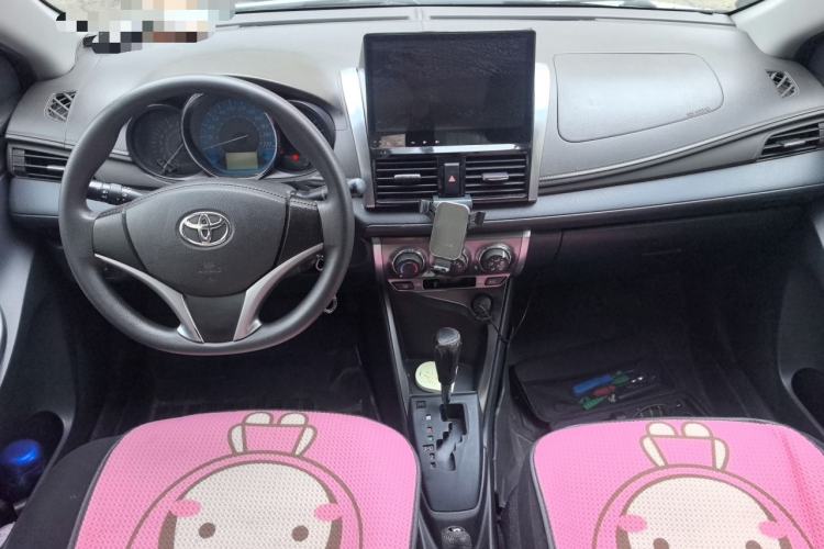 Used Toyota YARiS L Zhi Xuan 2015 1.5E Automatic Charm Edition Center Console
