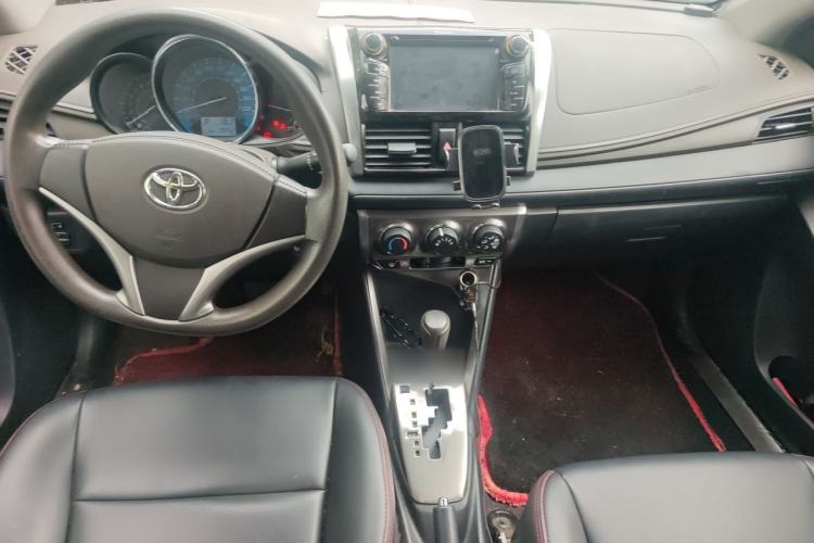 Used Toyota YARiS L Zhi Xuan 2015 1.5E Automatic Charm Edition Center Console