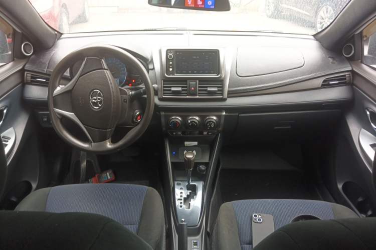Used Toyota YARiS L Zhi Xuan 2015 1.5E Automatic Charm Edition Center Console