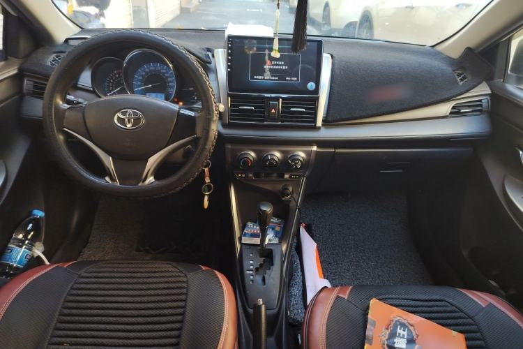 Used Toyota YARiS L Zhi Xuan 2015 1.5E Automatic Charm Edition Center Console