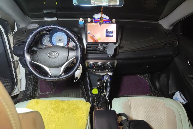 Used Toyota YARiS L Zhi Xuan 2015 1.5E Automatic Charm Edition Center Console