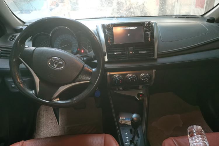 Used Toyota YARiS L Zhi Xuan 2015 1.5E Automatic Charm Edition Center Console