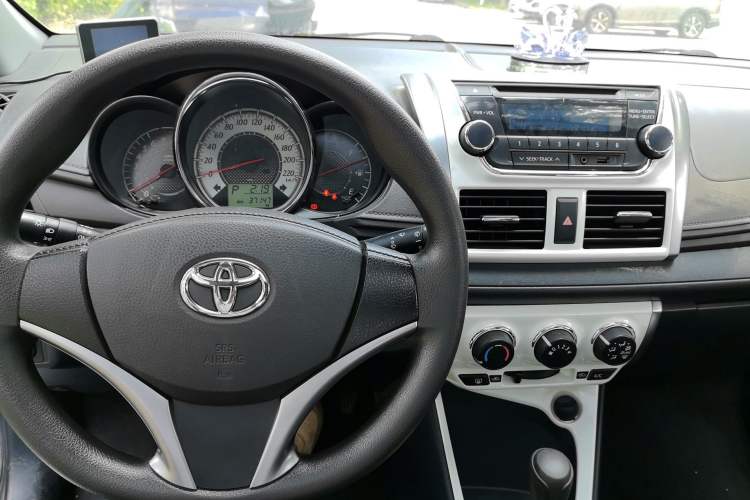 Used Toyota YARiS L Zhi Xuan 2015 1.5G Automatic Xuan Dong Sunroof Special Edition Center Console