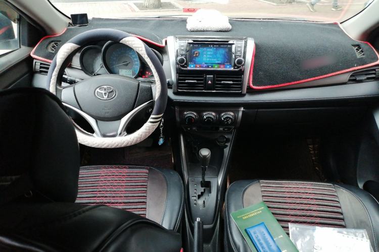 Used Toyota YARiS L Zhi Xuan 2015 1.5E Automatic Charm Edition Center Console