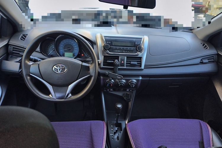 Used Toyota YARiS L Zhi Xuan 2015 1.5E Automatic Charm Edition Center Console