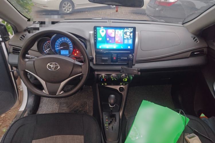 Used Toyota YARiS L Zhi Xuan 2015 1.5E Automatic Charm Edition Center Console