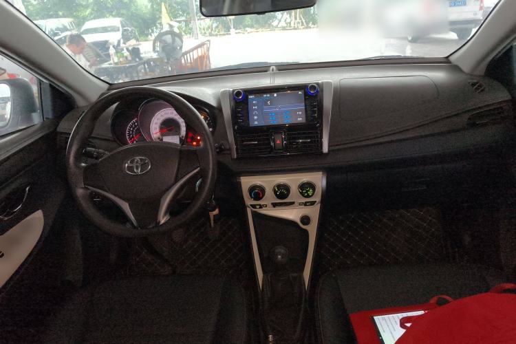 Used Toyota YARiS L Zhi Xuan 2015 1.5G Manual Xuan Dong Sunroof Special Edition Center Console