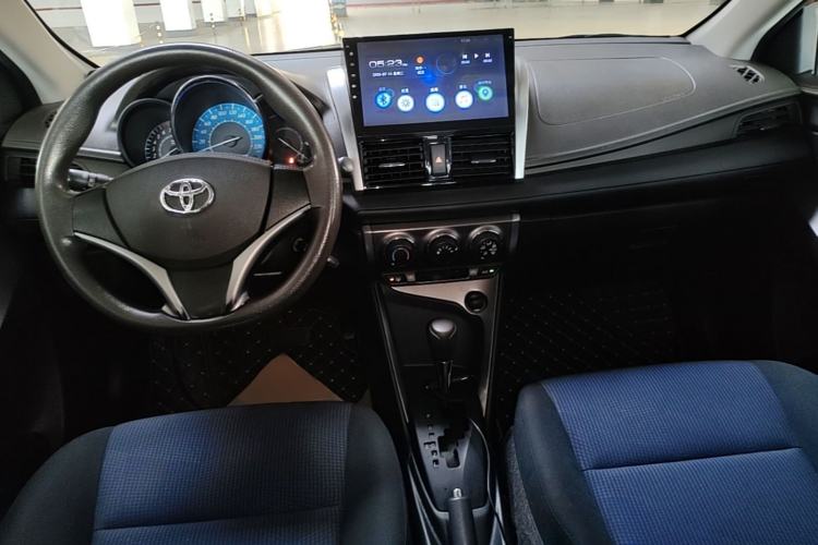 Used Toyota YARiS L Zhi Xuan 2015 1.5E Automatic Charm Edition Center Console