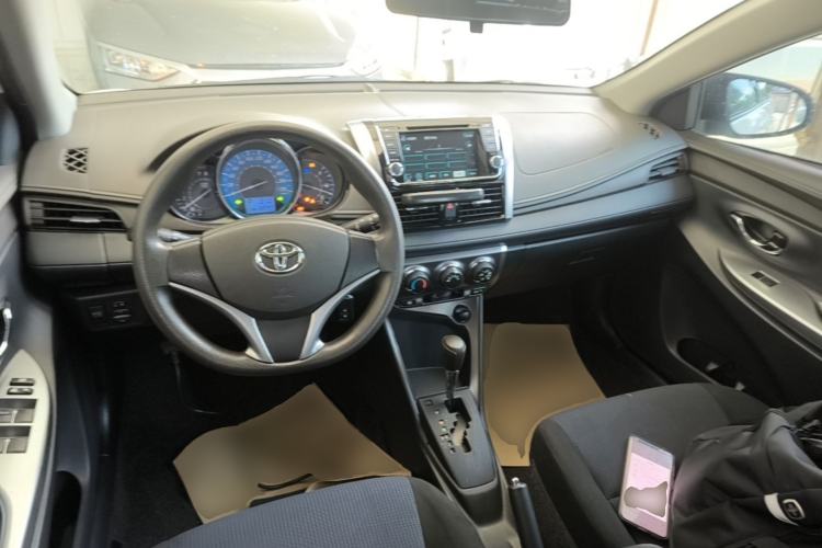Used Toyota YARiS L Zhi Xuan 2015 1.5E Automatic Charm Edition Center Console