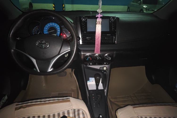 Used Toyota YARiS L Zhi Xuan 2015 1.5E Automatic Charm Edition Center Console