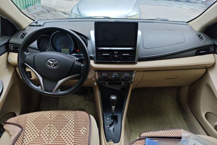 Used Toyota YARiS L Zhi Xuan 2015 1.5E Automatic Charm Edition Center Console
