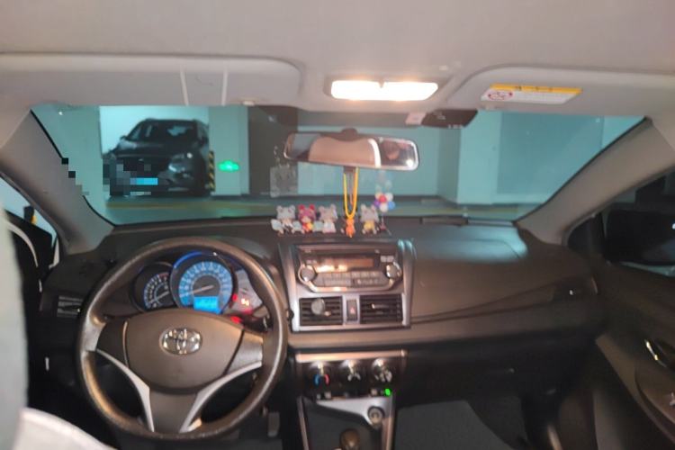 Used Toyota YARiS L Zhi Xuan 2015 1.5E Automatic Charm Edition Center Console
