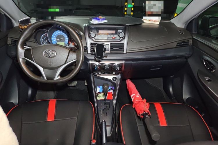 Used Toyota YARiS L Zhi Xuan 2015 1.5E Automatic Charm Edition Center Console