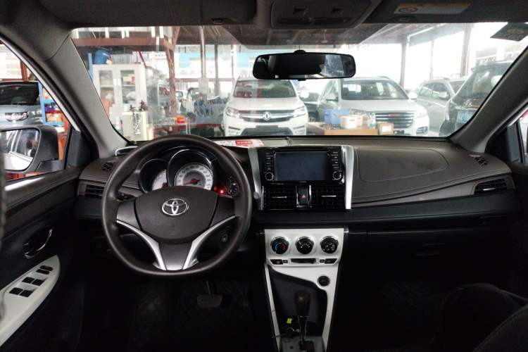 Used Toyota YARiS L Zhi Xuan 2015 1.5G Automatic Xuan Dong Sunroof Special Edition Center Console