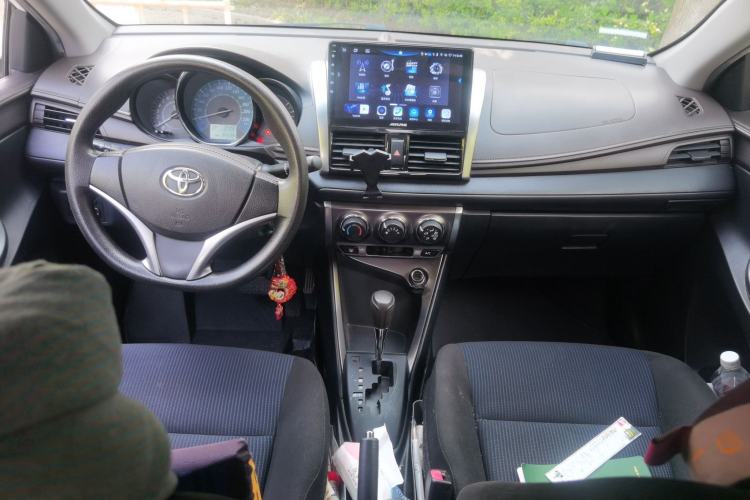 Used Toyota YARiS L Zhi Xuan 2015 1.5E Automatic Charm Edition Center Console