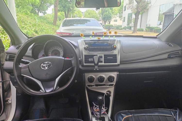 Used Toyota YARiS L Zhi Xuan 2015 1.5G Automatic Xuan Dong Sunroof Special Edition Center Console