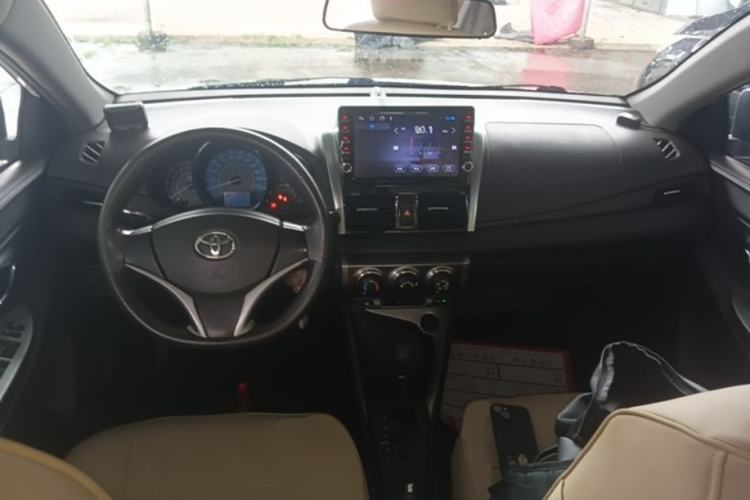Used Toyota YARiS L Zhi Xuan 2015 1.5E Automatic Charm Edition Center Console