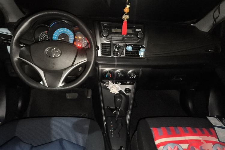 Used Toyota YARiS L Zhi Xuan 2015 1.5E Automatic Charm Edition Center Console