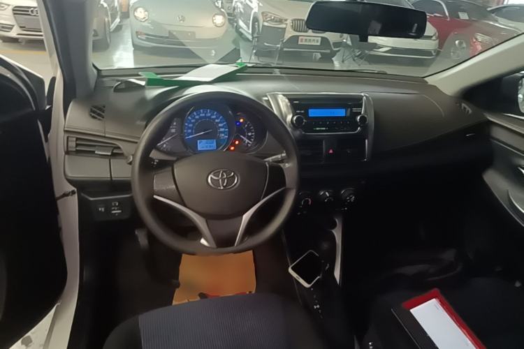 Used Toyota YARiS L Zhi Xuan 2015 1.5E Automatic Charm Edition Center Console