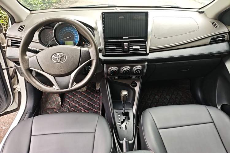 Used Toyota YARiS L Zhi Xuan 2015 1.5E Automatic Charm Edition Center Console