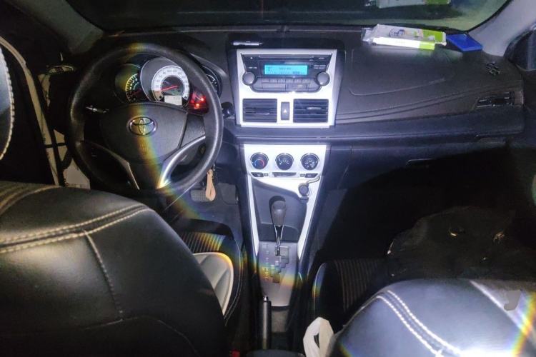 Used Toyota YARiS L Zhi Xuan 2015 1.5G Automatic Xuan Dong Sunroof Special Edition Center Console
