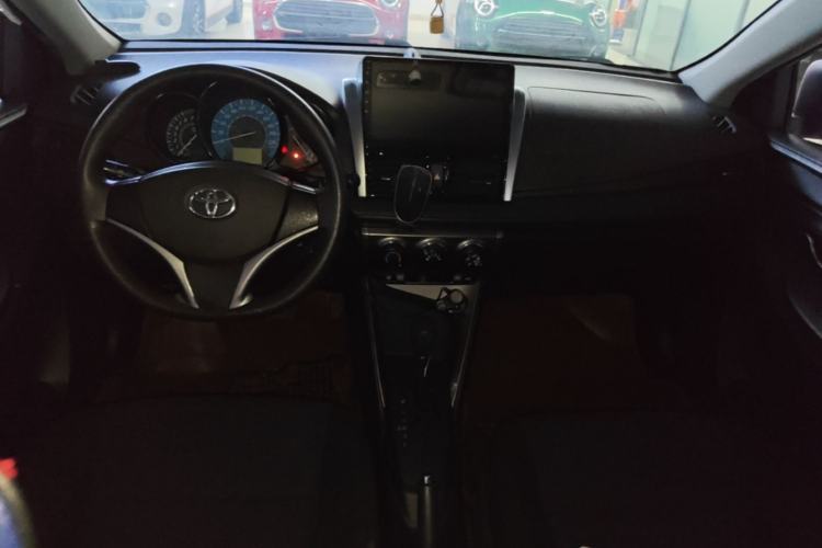 Used Toyota YARiS L Zhi Xuan 2015 1.5E Automatic Charm Edition Center Console