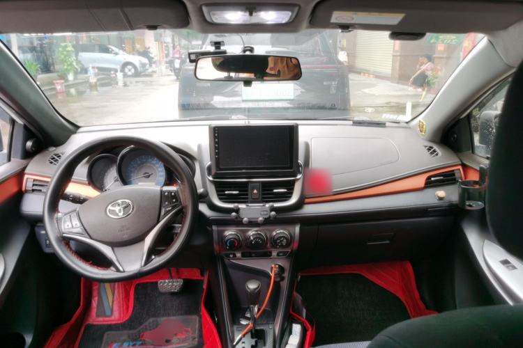 Used Toyota YARiS L Zhi Xuan 2015 1.5E Automatic Charm Edition Center Console