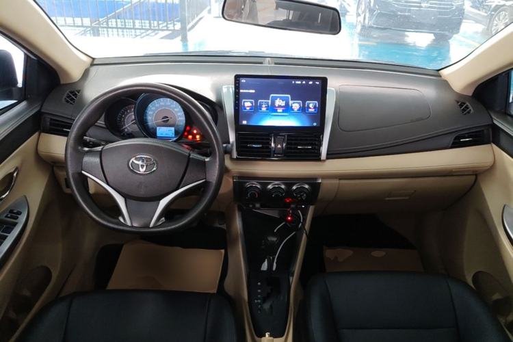 Used Toyota YARiS L Zhi Xuan 2015 1.5E Automatic Charm Edition Center Console