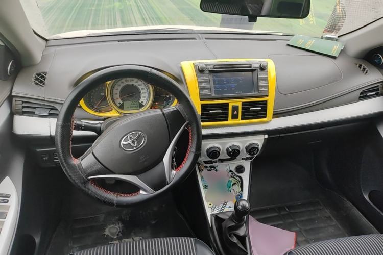 Used Toyota YARiS L Zhi Xuan 2015 1.5G Manual Xuan Dong Sunroof Special Edition Center Console