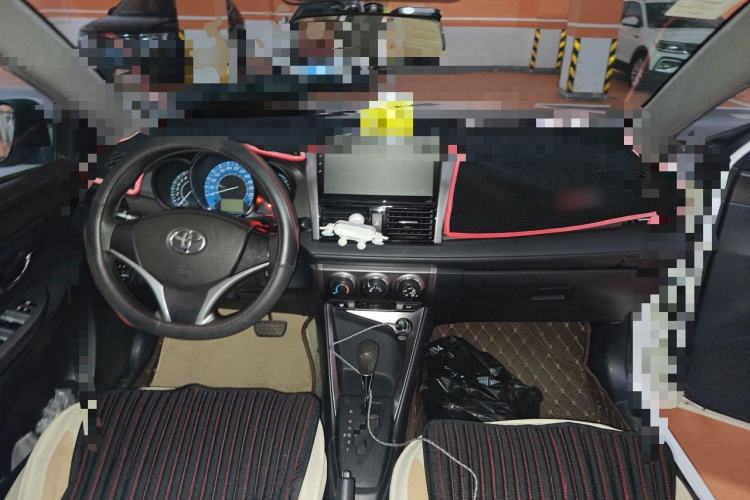 Used Toyota YARiS L Zhi Xuan 2015 1.5E Automatic Charm Edition Center Console