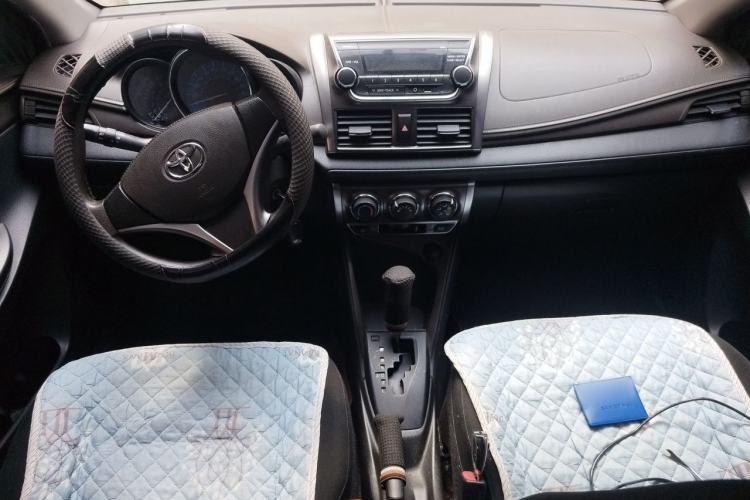Used Toyota YARiS L Zhi Xuan 2015 1.5E Automatic Charm Edition Center Console