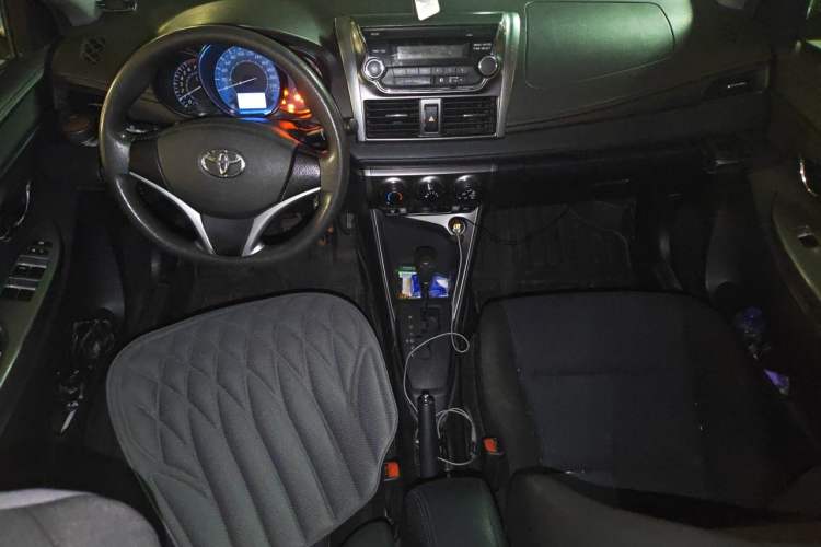 Used Toyota YARiS L Zhi Xuan 2015 1.5E Automatic Charm Edition Center Console