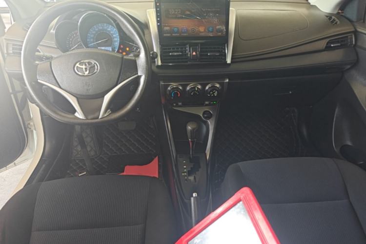 Used Toyota YARiS L Zhi Xuan 2015 1.5E Automatic Charm Edition Center Console